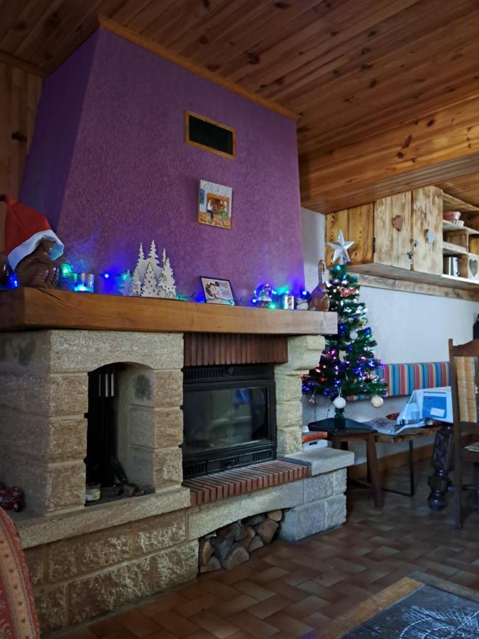 Maison Proche De La Nature Querigut Eksteriør bilde